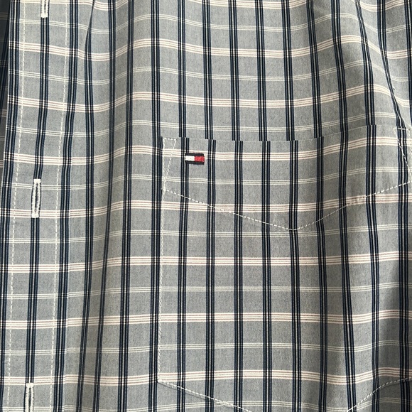 Button down - Picture 2 of 3
